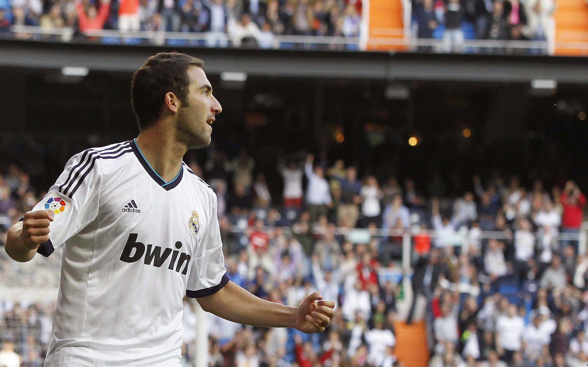 梁熙明专栏，内德维德人设崩塌？球场英雄的私生活不该是道德审判