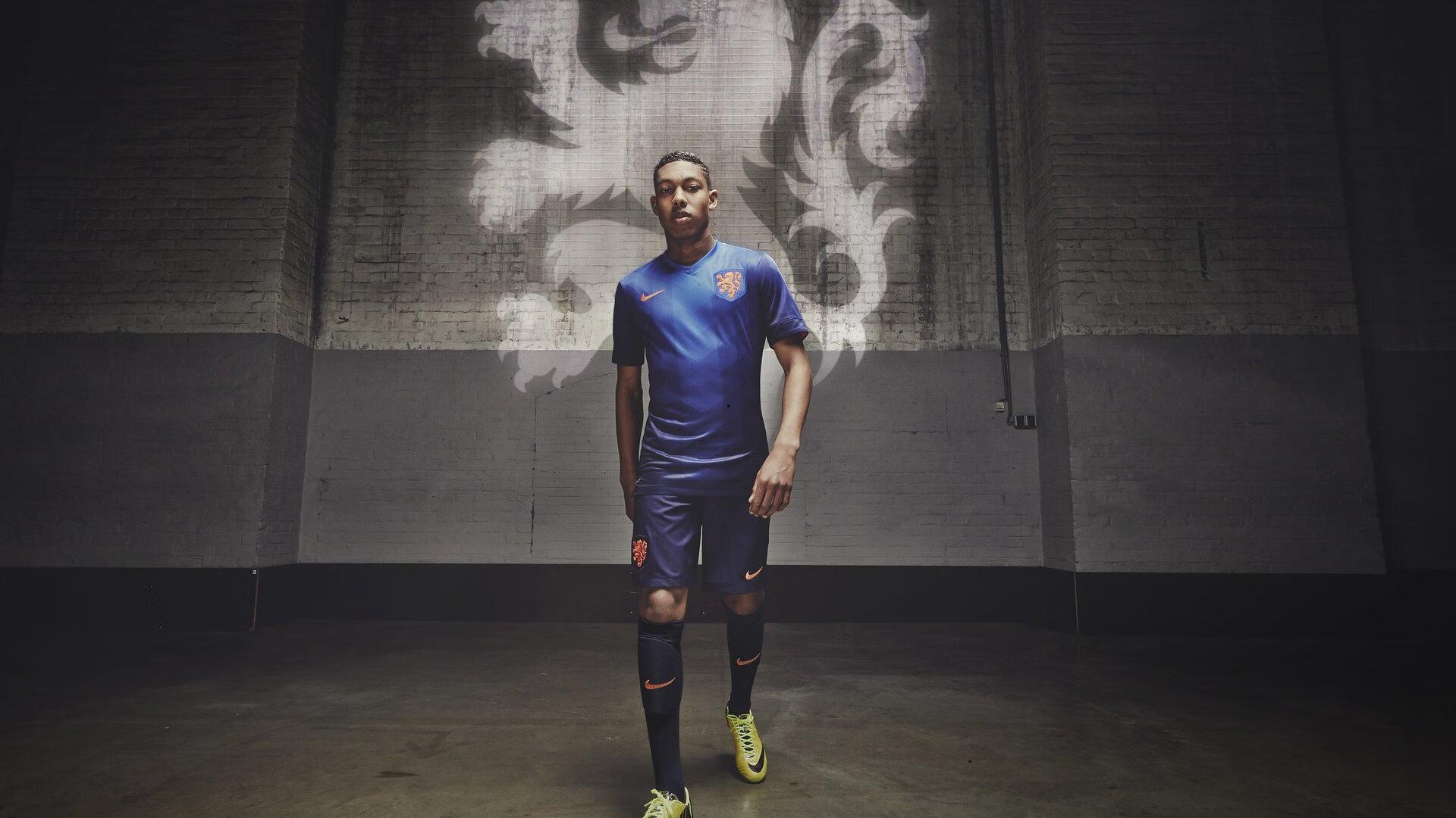 布伦特福德后卫内森·柯林斯单场三次致命失